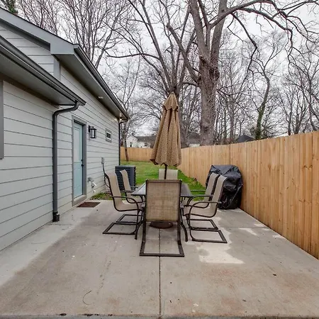 New Spacious 2 Miles From Downtown Holiday home Nashville