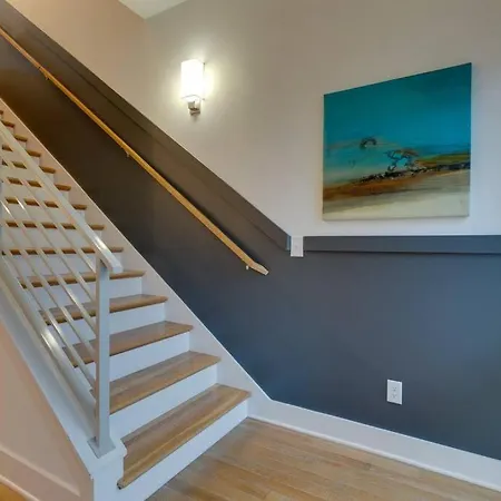 Renovated Pink Palace, Walkable Location *