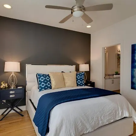 Renovated Pink Palace, Walkable Location Holiday home Nashville