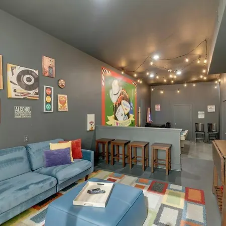 Holiday home Renovated Pink Palace, Walkable Location *