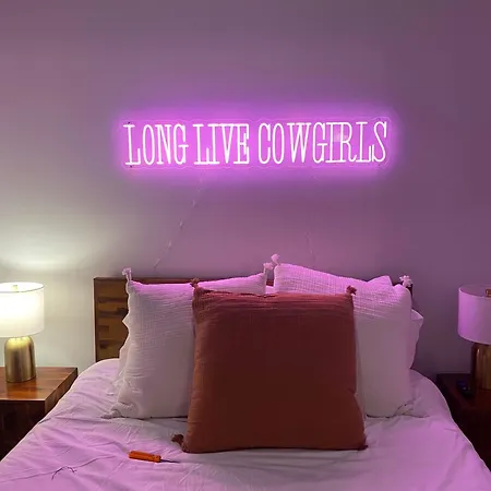 With 2 Queen Beds 7 Mins To Broadway Nashville