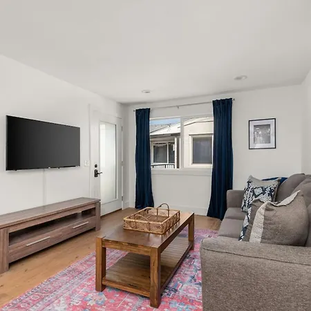 Modern Unit In Area Unit 10b Apts * Nashville