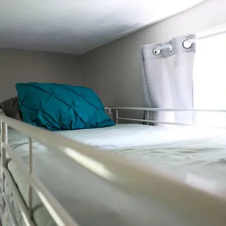 5 Min To Airport Pet Friendly Fire Pit Fenced Yard Nashville