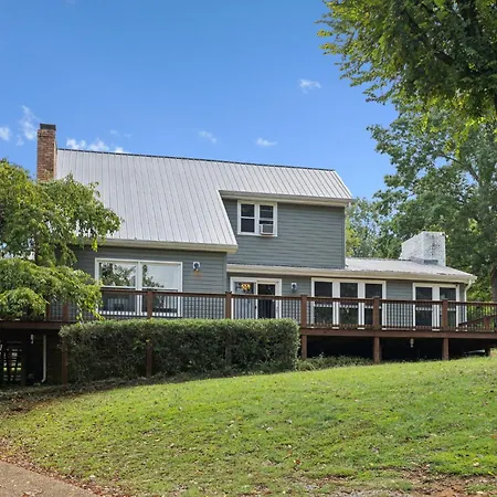 Huge Family Wildlife Retreat Close To The Lake Holiday home Nashville