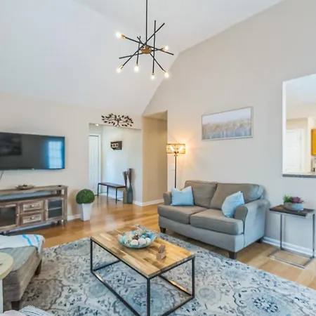 New Oasis 2 Miles From Music Row Nurse City Holiday home