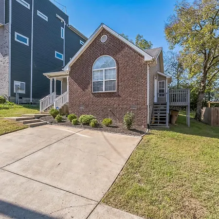 New Oasis 2 Miles From Music Row Nurse City