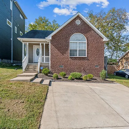 Holiday home New Oasis 2 Miles From Music Row Nurse City Nashville