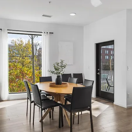 Apartment Luxury On The River 4 Beds 2.5 Bath, Walk To Downtown