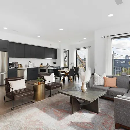 Luxury On The River 4 Beds 2.5 Bath, Walk To Downtown * Nashville