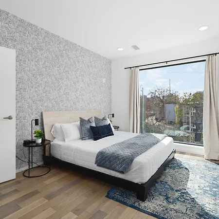 Apartment Luxury On The River 4 Beds 2.5 Bath, Walk To Downtown