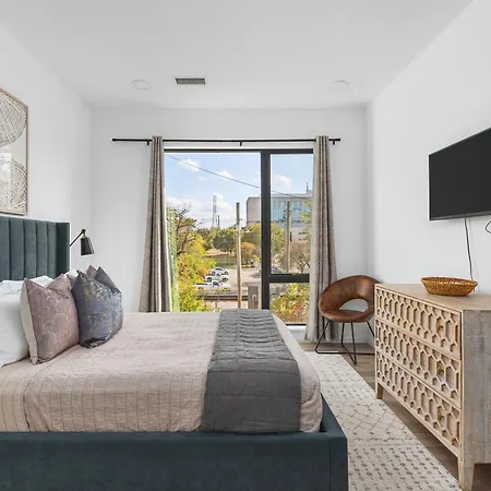 Apartment Luxury On The River 4 Beds 2.5 Bath, Walk To Downtown *