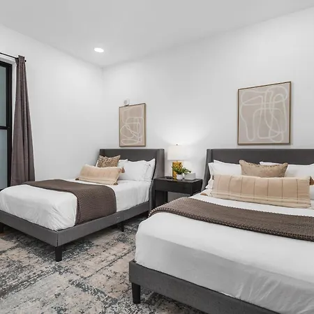 Luxury On The River 4 Beds 2.5 Bath, Walk To Downtown