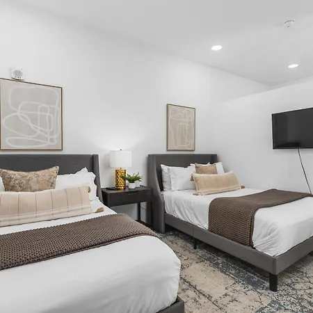 Luxury On The River 4 Beds 2.5 Bath, Walk To Downtown Apartment *
