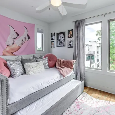 11 Beds 6 Full Baths 5 Minutes To Downtown Nashville
