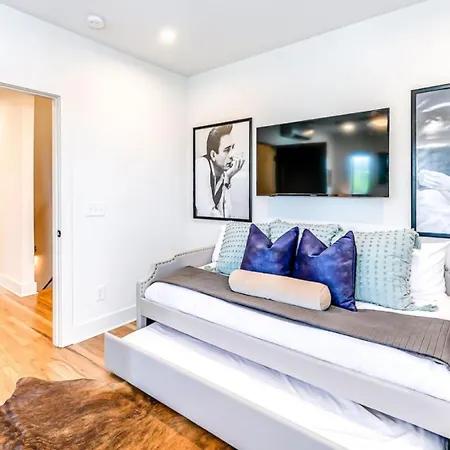 11 Beds 6 Full Baths 5 Minutes To Downtown Holiday home Nashville
