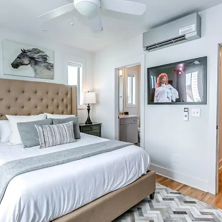 11 Beds 6 Full Baths 5 Minutes To Downtown Nashville