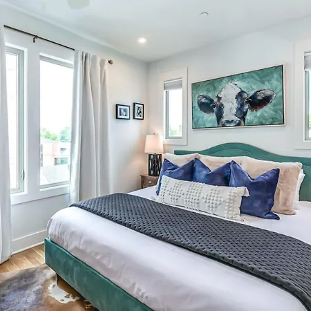11 Beds 6 Full Baths 5 Minutes To Downtown *