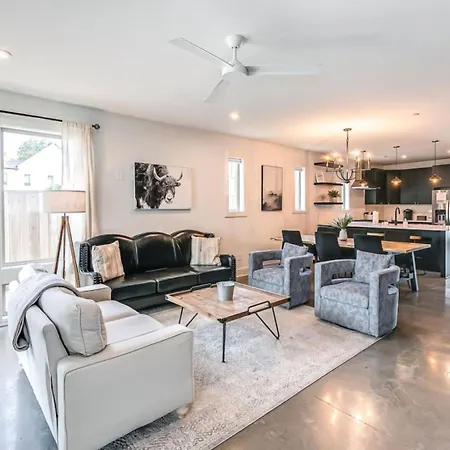 11 Beds 6 Full Baths 5 Minutes To Downtown