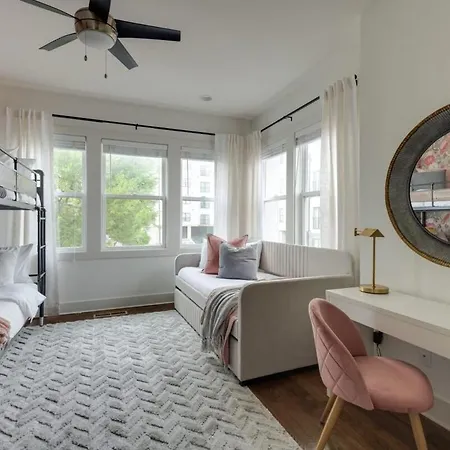 The Harper House - Beautifully Designed, Rooftop Holiday home *