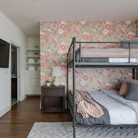 The Harper House - Beautifully Designed, Rooftop Holiday home Nashville