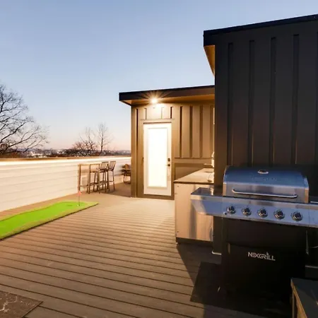 Luxury With Stunning Rooftop Views! Apartment *