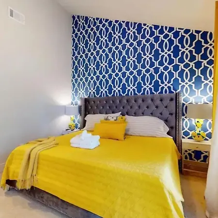 12 South Townhouse Close To Everything Holiday home