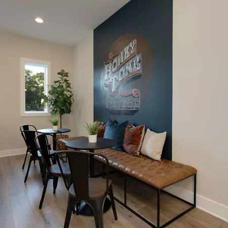 Large Royal Townhome Beautiful Design And Rooftop