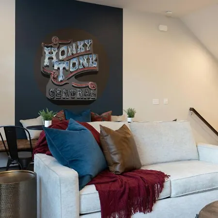 Large Royal Townhome Beautiful Design And Rooftop * Nashville