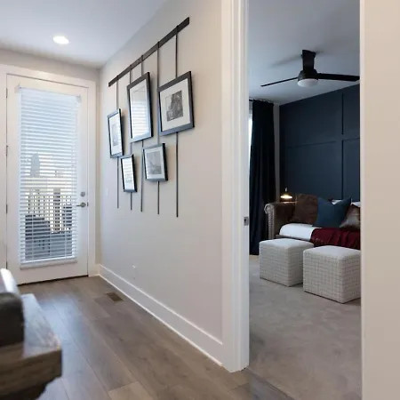 Large Royal Townhome Beautiful Design And Rooftop Holiday home *