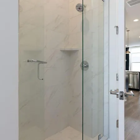 Large Royal Townhome Beautiful Design And Rooftop Holiday home *