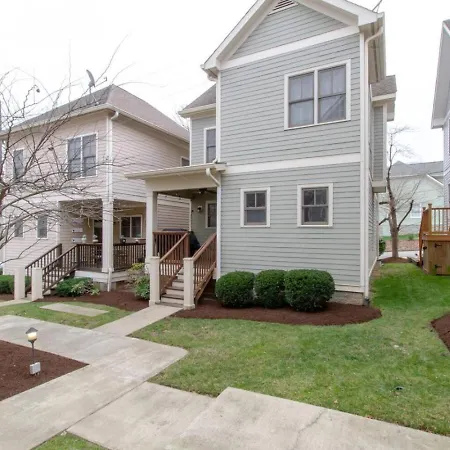 Vibrant Trendy Two Bedroom Near Marathon Village Holiday home Nashville