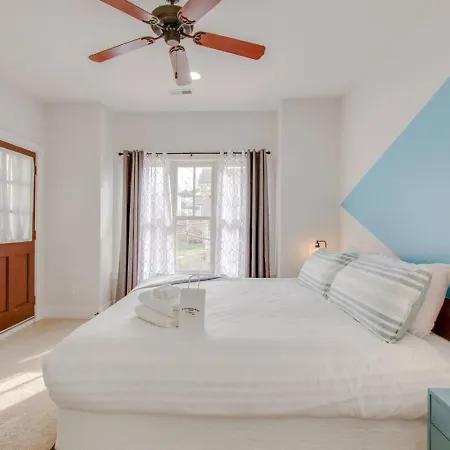 Vibrant Trendy Two Bedroom Near Marathon Village Holiday home Nashville