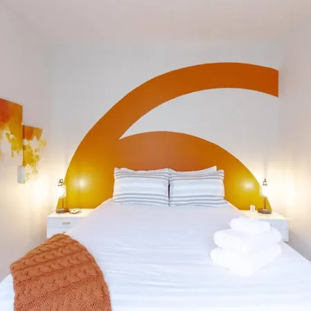 Holiday home Vibrant Trendy Two Bedroom Near Marathon Village