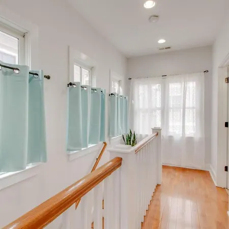 Vibrant Trendy Two Bedroom Near Marathon Village Holiday home Nashville