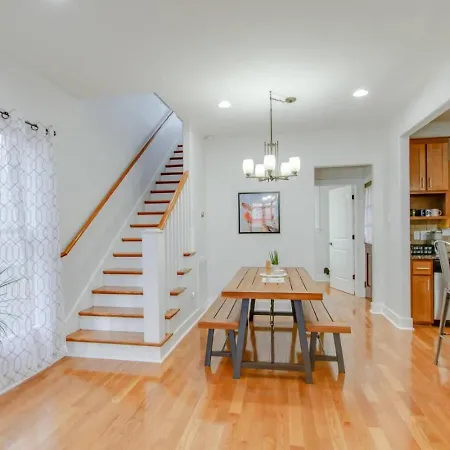 Vibrant Trendy Two Bedroom Near Marathon Village Nashville