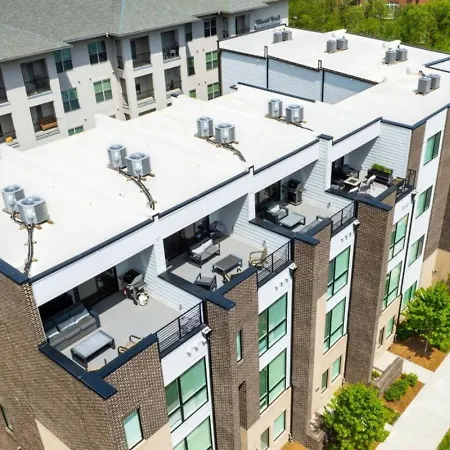 Sapphire Loft 4 Bedroom 4.5 Bath Rooftop Patio