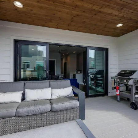 Sapphire Loft 4 Bedroom 4.5 Bath Rooftop Patio Holiday home
