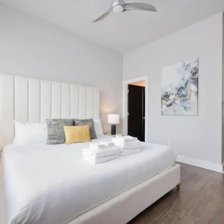 Holiday home Sapphire Loft 4 Bedroom 4.5 Bath Rooftop Patio *