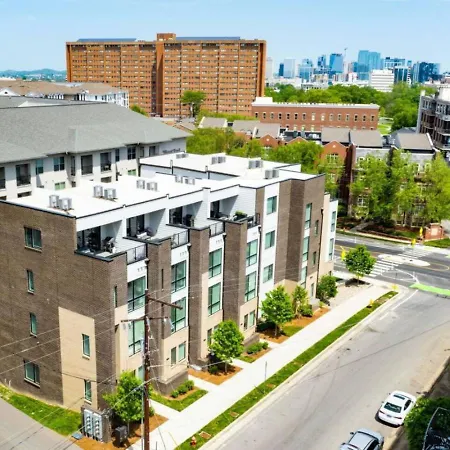 Sapphire Loft 4 Bedroom 4.5 Bath Rooftop Patio Holiday home Nashville
