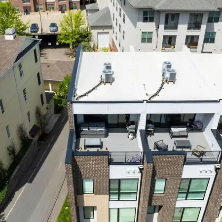Sapphire Loft 4 Bedroom 4.5 Bath Rooftop Patio * Nashville