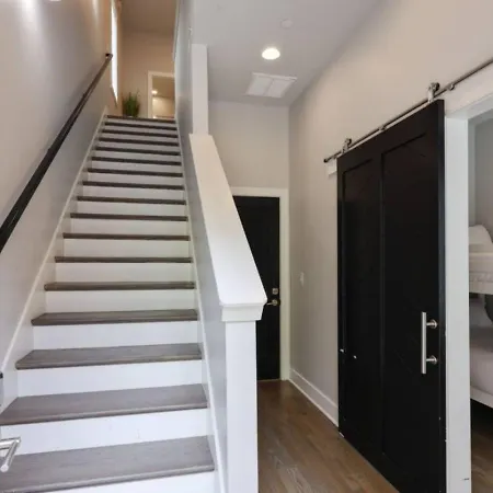 Sapphire Loft 4 Bedroom 4.5 Bath Rooftop Patio