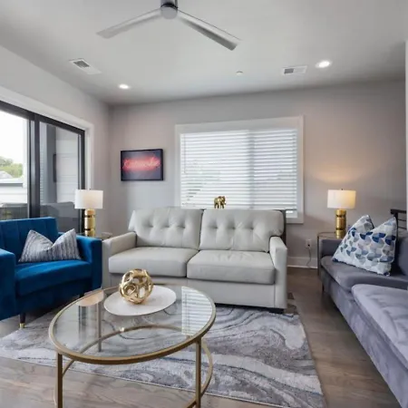 Sapphire Loft 4 Bedroom 4.5 Bath Rooftop Patio Holiday home