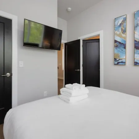 Sapphire Loft 4 Bedroom 4.5 Bath Rooftop Patio Holiday home