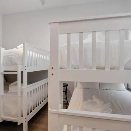 Sapphire Loft 4 Bedroom 4.5 Bath Rooftop Patio Holiday home