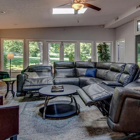 Gather And 10 Min From Downtown Holiday home