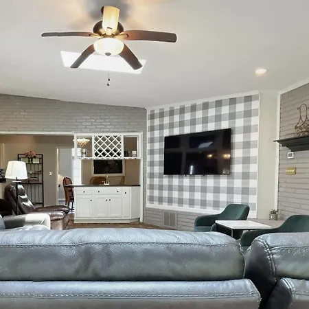 Gather And 10 Min From Downtown Holiday home *