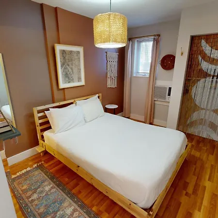 Humphreys St Apartment *