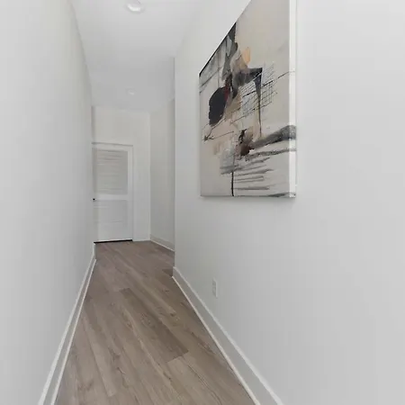 The Trillium - Beautifully Designed With Rooftop Holiday home *