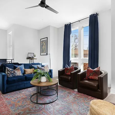 The Trillium - Beautifully Designed With Rooftop Holiday home Nashville