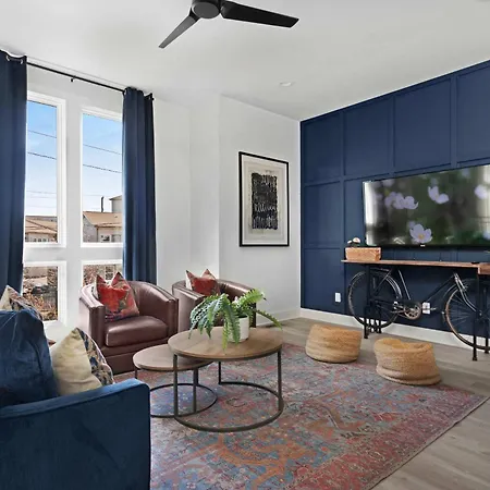 The Trillium - Beautifully Designed With Rooftop *